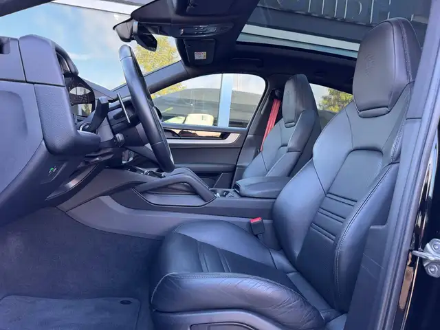 Porsche Cayenne view 10