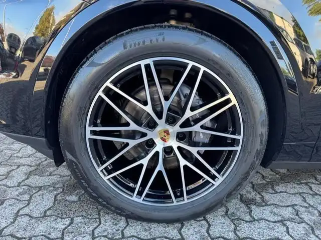 Porsche Cayenne view 12