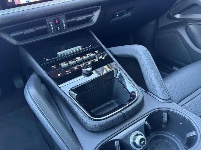 Porsche Cayenne view 11