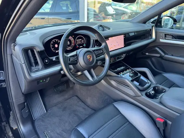 Porsche Cayenne view 8
