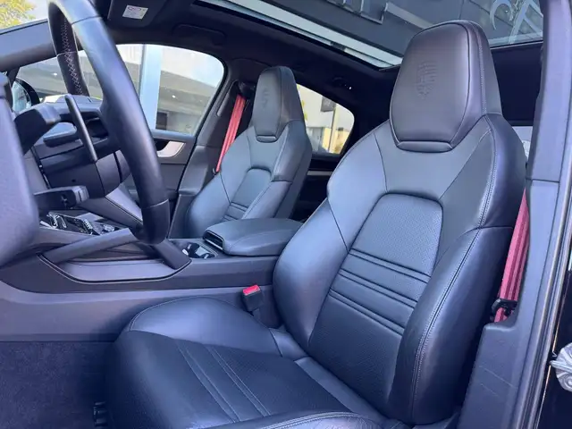 Porsche Cayenne view 6