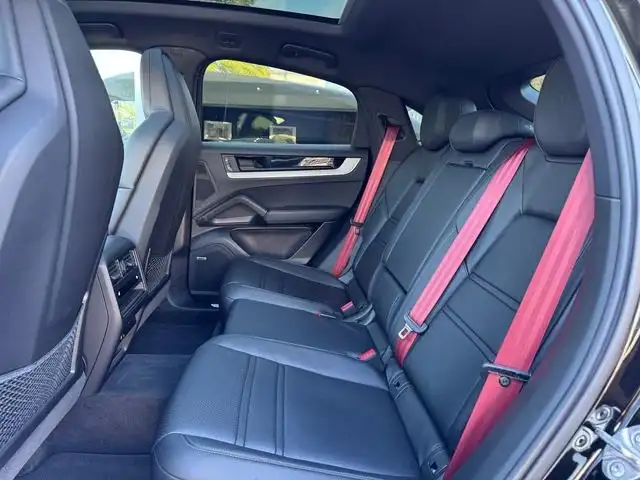 Porsche Cayenne view 9
