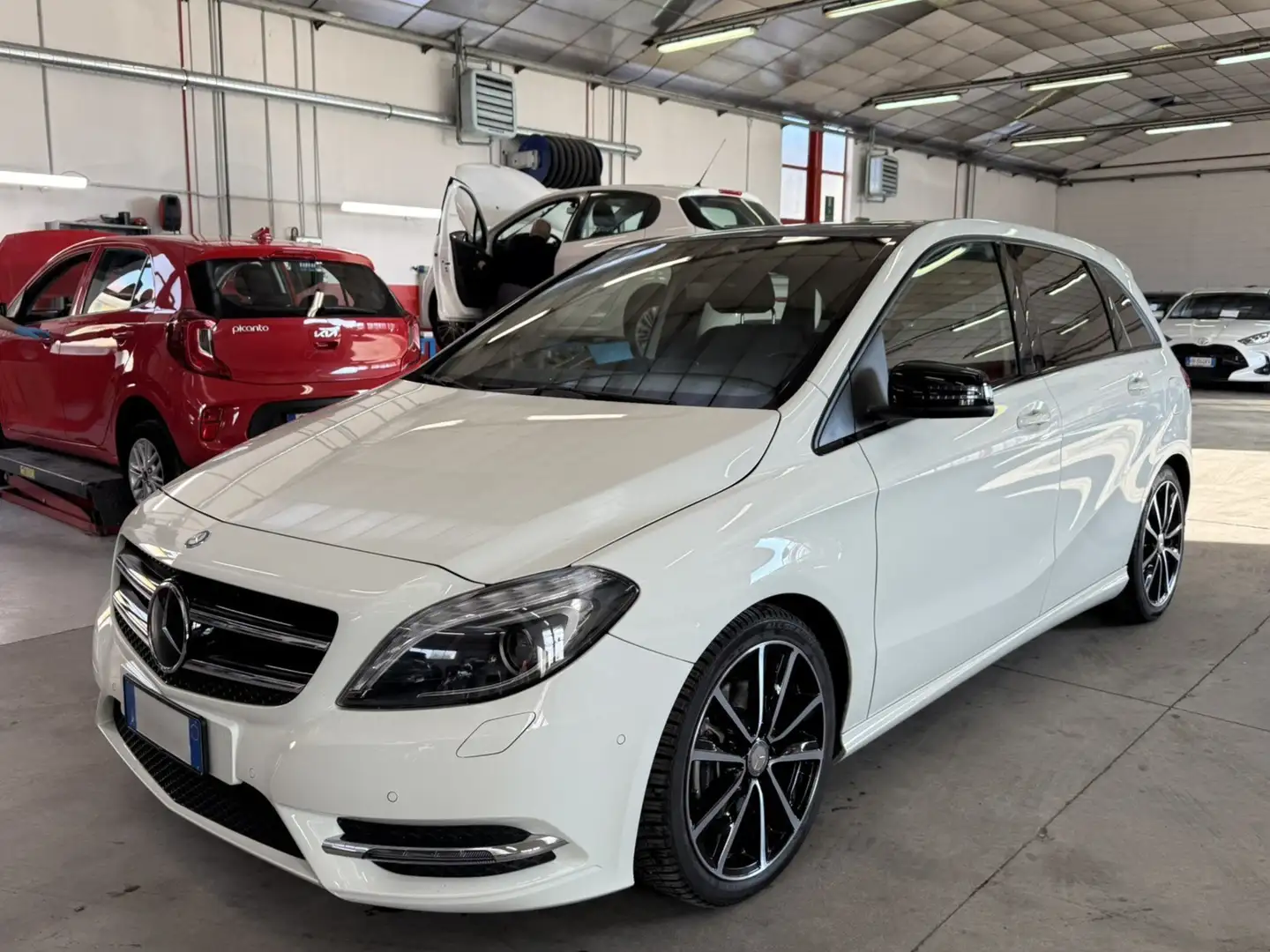 Mercedes-Benz B 180 Classe B 180 cdi Premium auto Neopatentati Bianco - 1