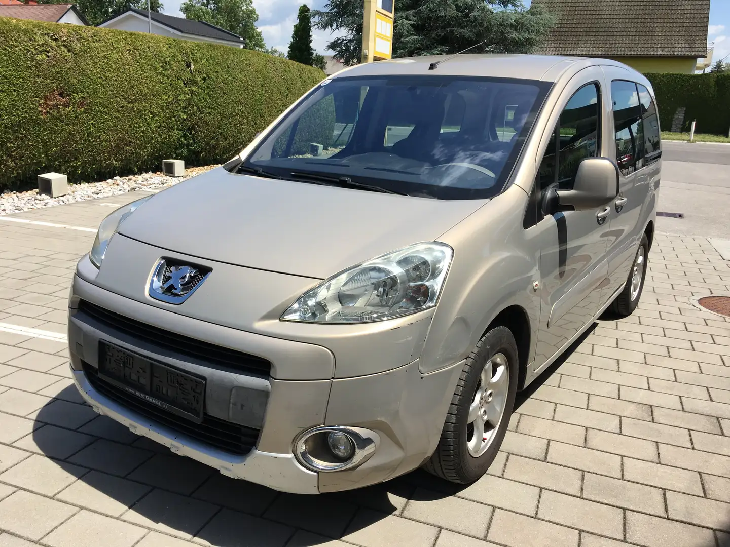 Peugeot Partner Partner Tepee Comfort 1,6 HDi 90 FAP Comfort Braun - 1