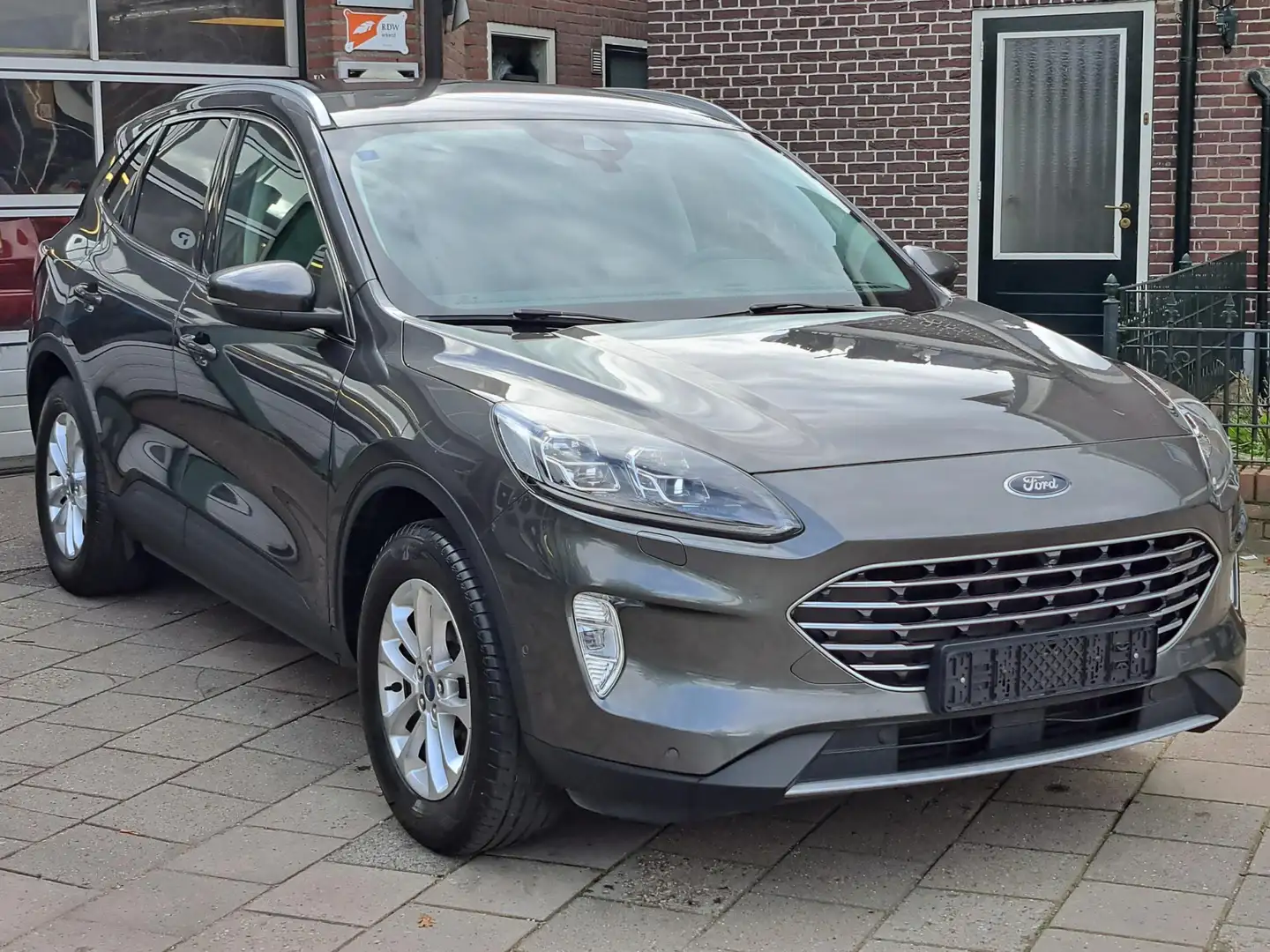 Ford Kuga 1.5 EcoBoost Titanium - Trekhaak Gris - 2