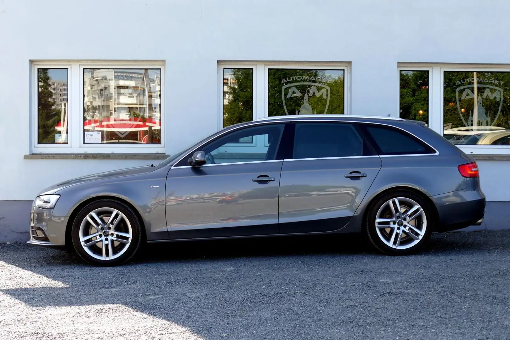 Audi A4 Avant 1.8 TFSI S line Leder*Navi*Xenon*AHK*SHZ Grau - 2