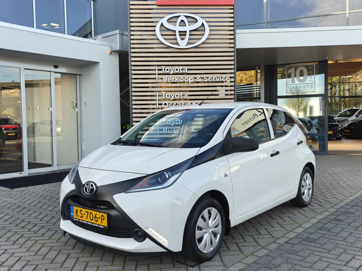 Toyota Aygo X X-NOW 5-DEURS TREKHAAK AIRCO AUX RADIO Blanc - 1