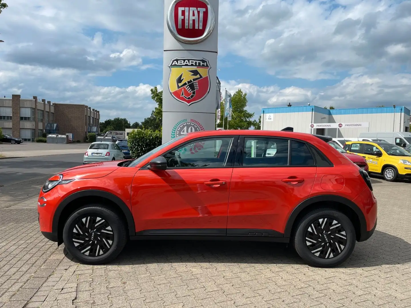 Fiat 600 Hybrid Special Edition 1.2T3 DCT, Navi, LED, Oranje - 2
