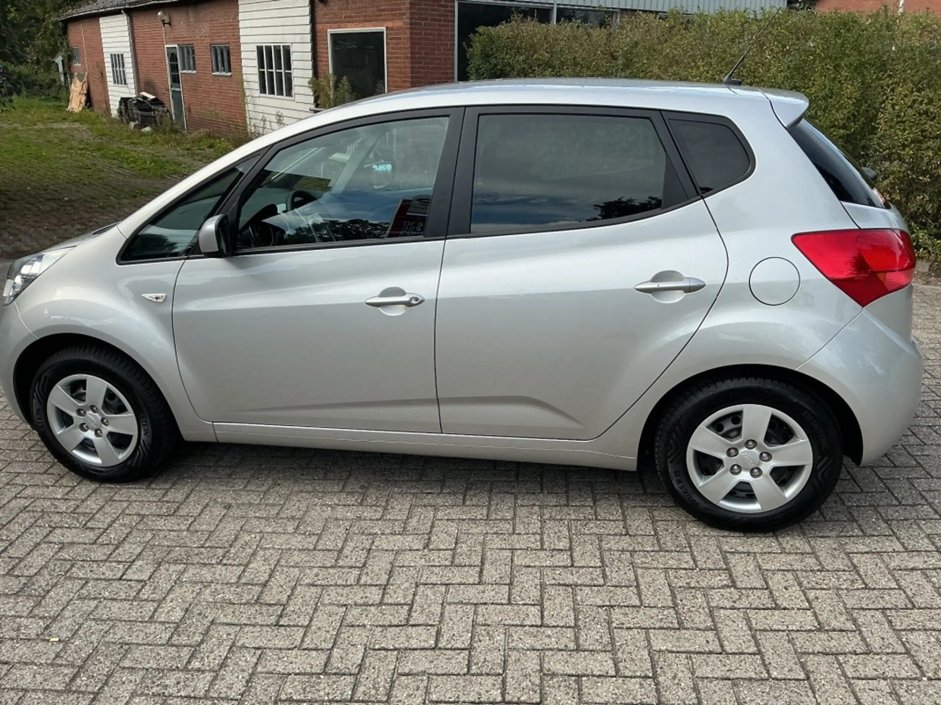Kia Venga 1.4 CVVT 20TH ANNIVERSARY — photo 10