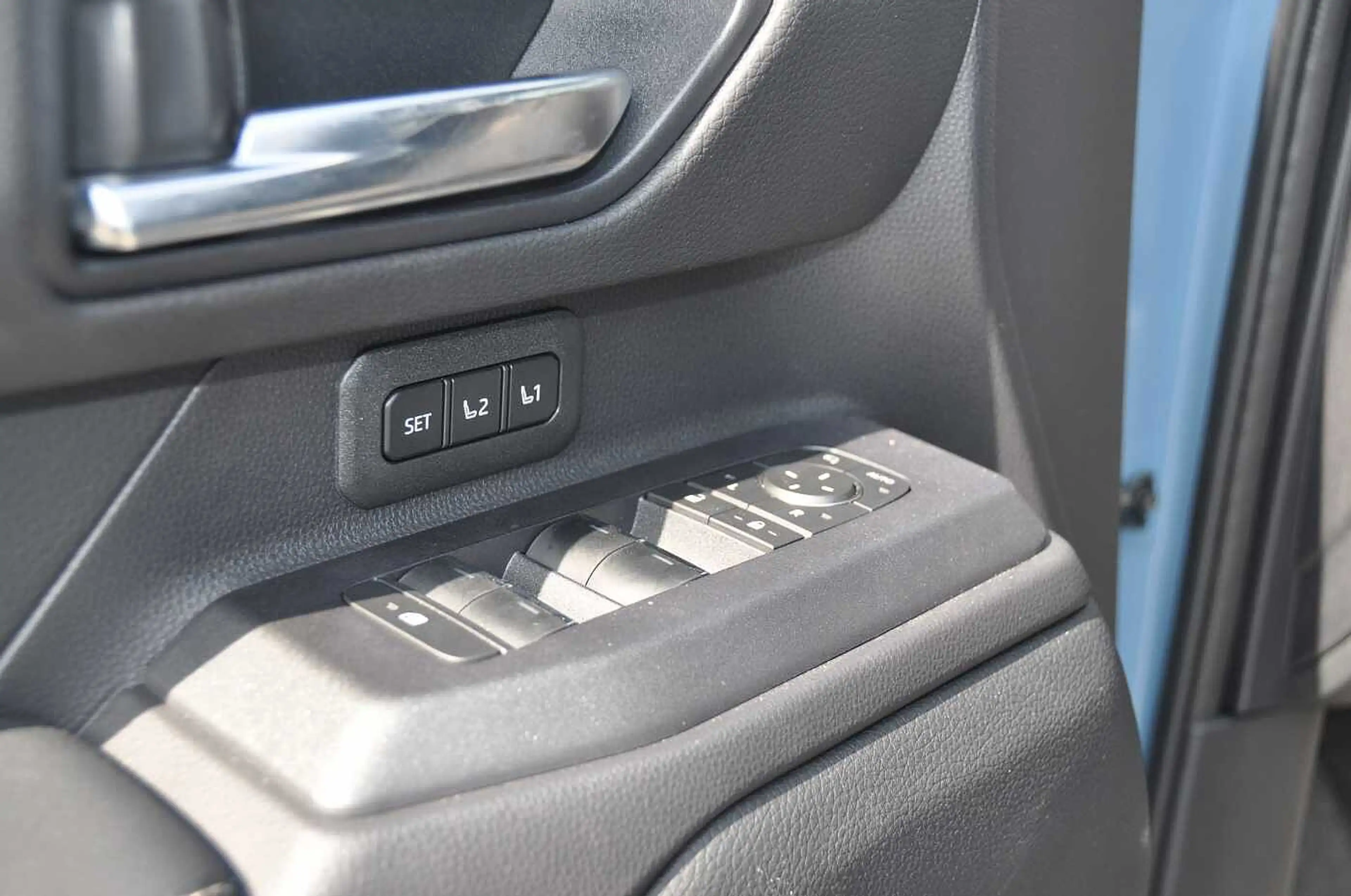 Toyota Land Cruiser Executive Mild Hybrid — photo 11