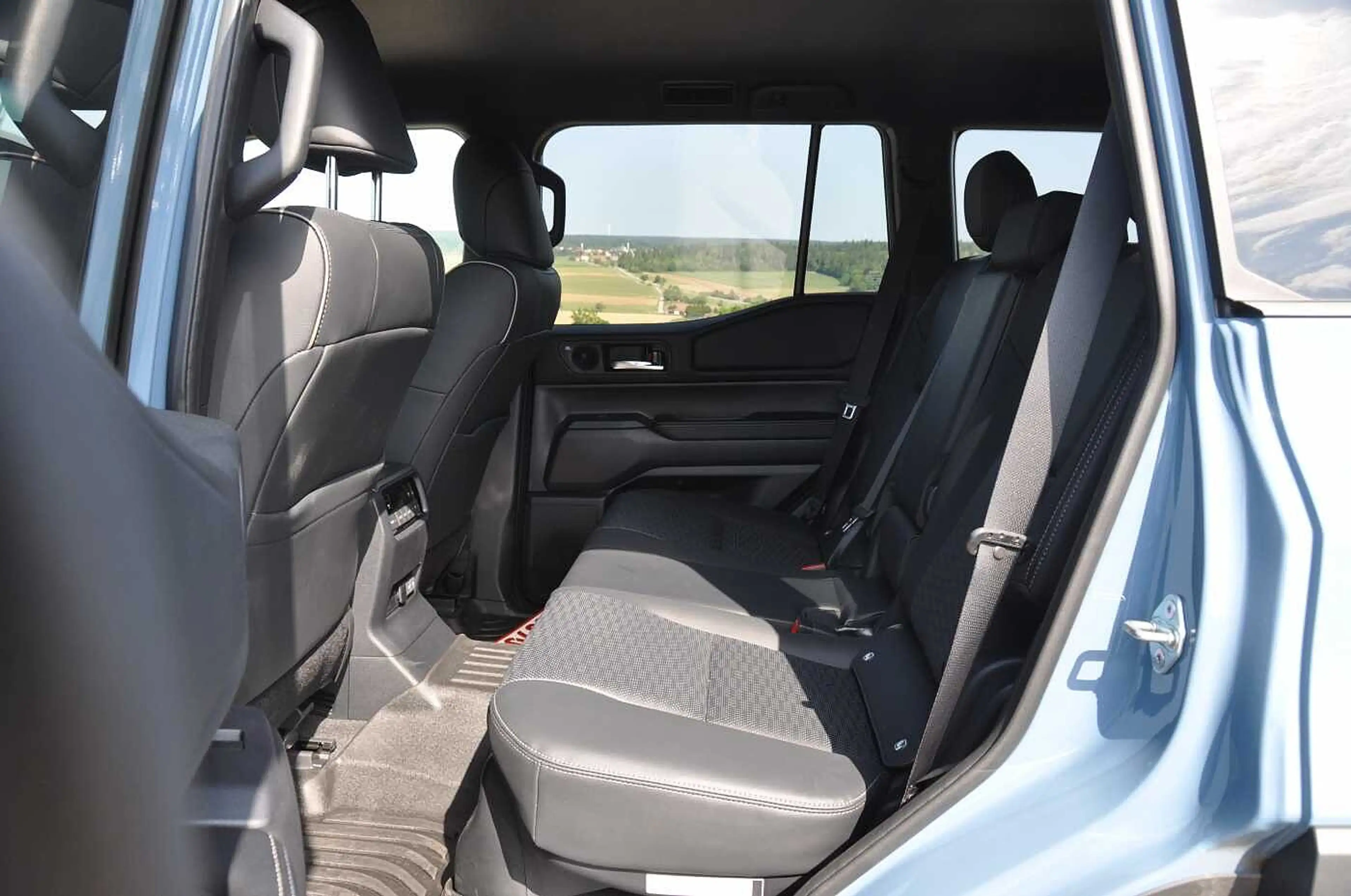 Toyota Land Cruiser Executive Mild Hybrid — photo 15
