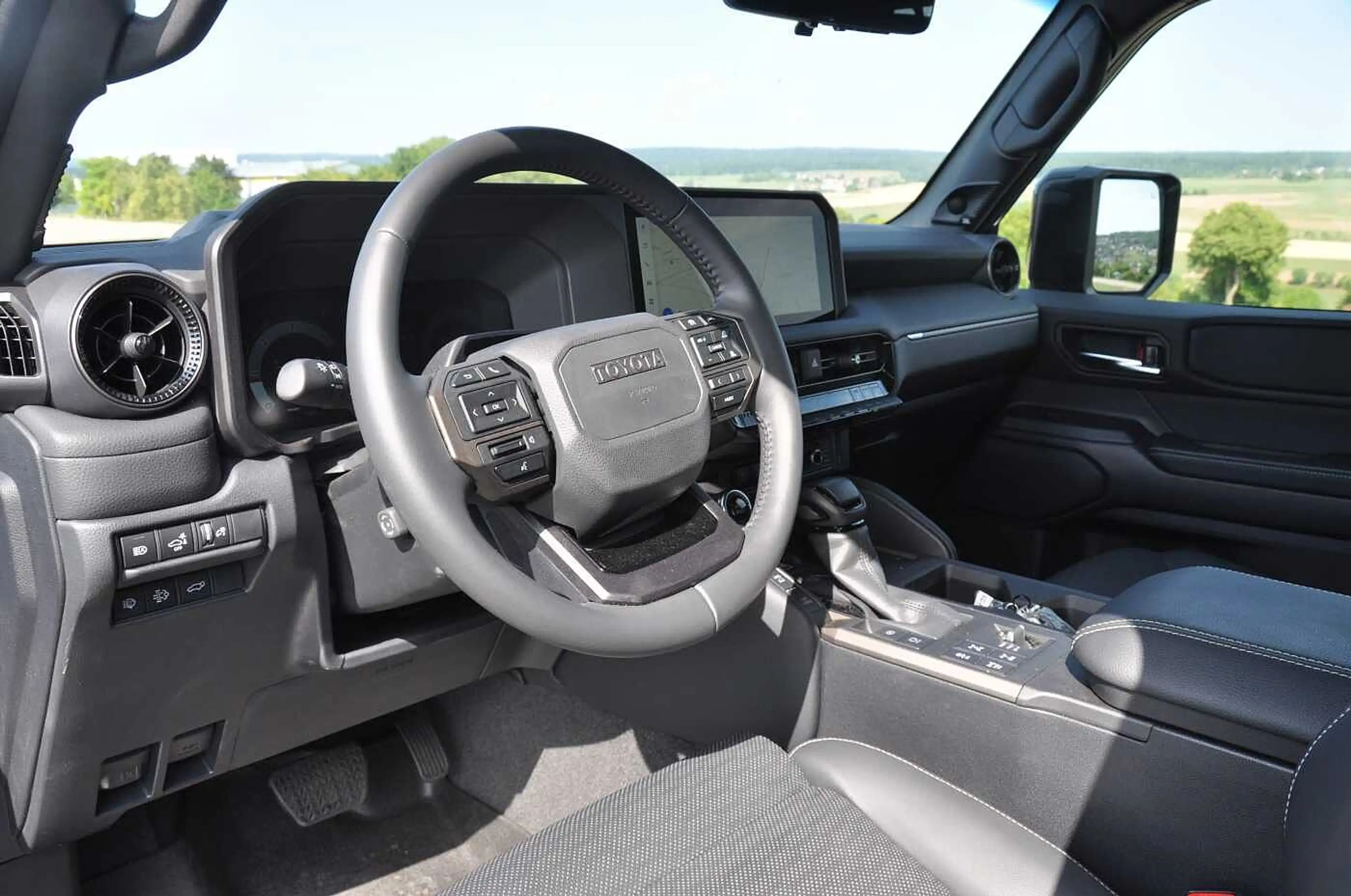 Toyota Land Cruiser Executive Mild Hybrid — photo 8
