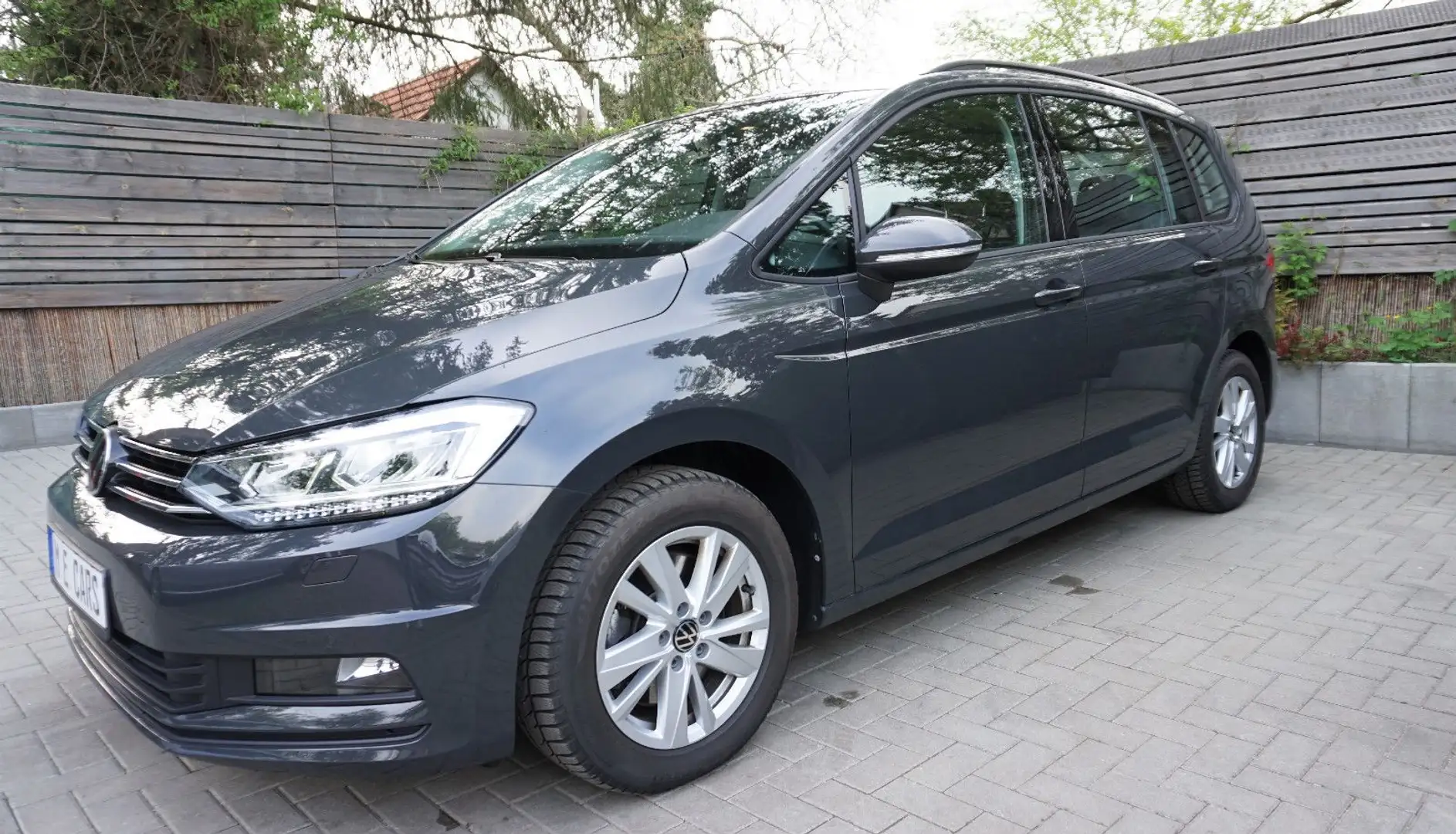 Volkswagen Touran Comfortline 7 Sitze ACC LED Behörde Gris - 2