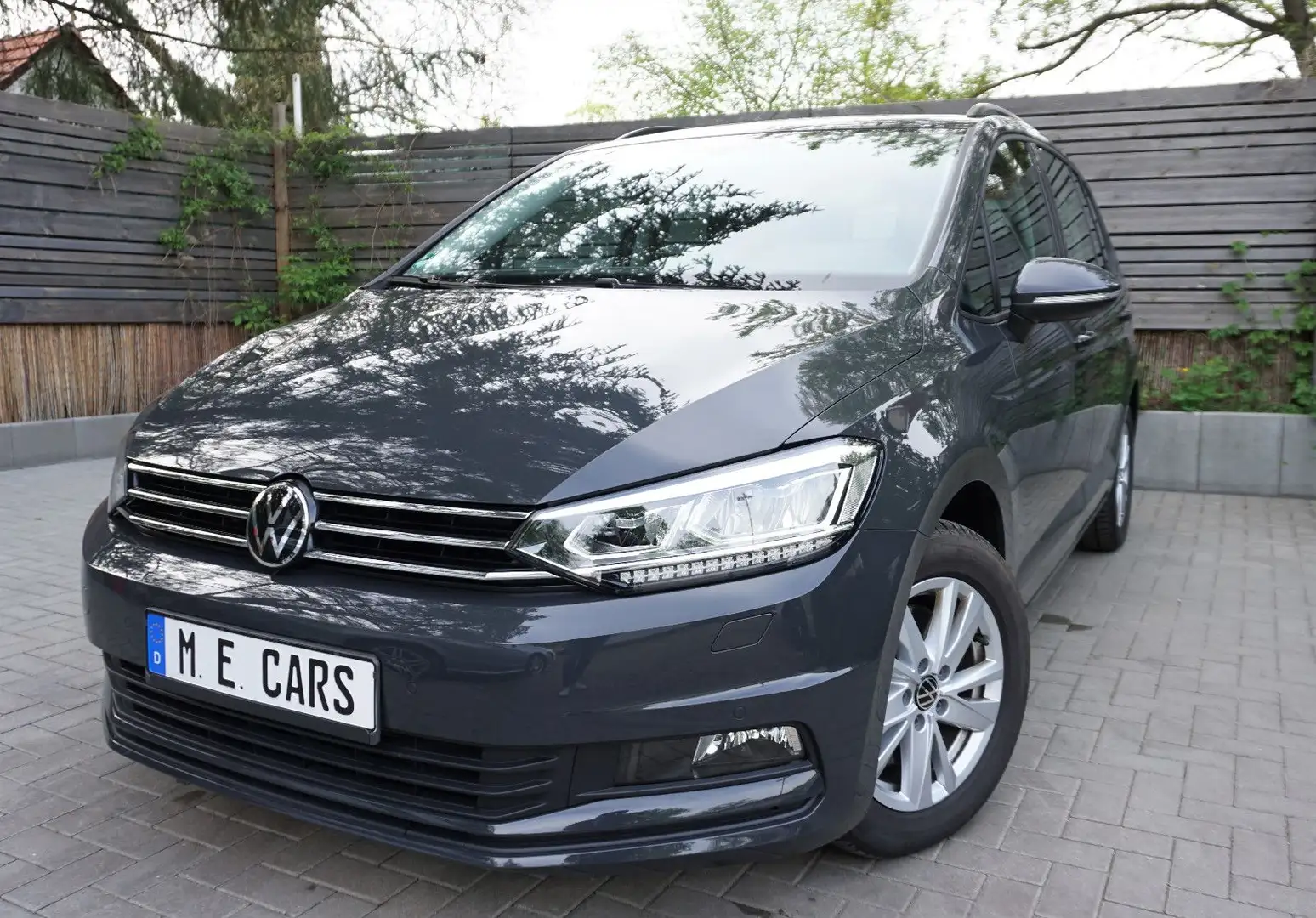 Volkswagen Touran Comfortline 7 Sitze ACC LED Behörde Gris - 1