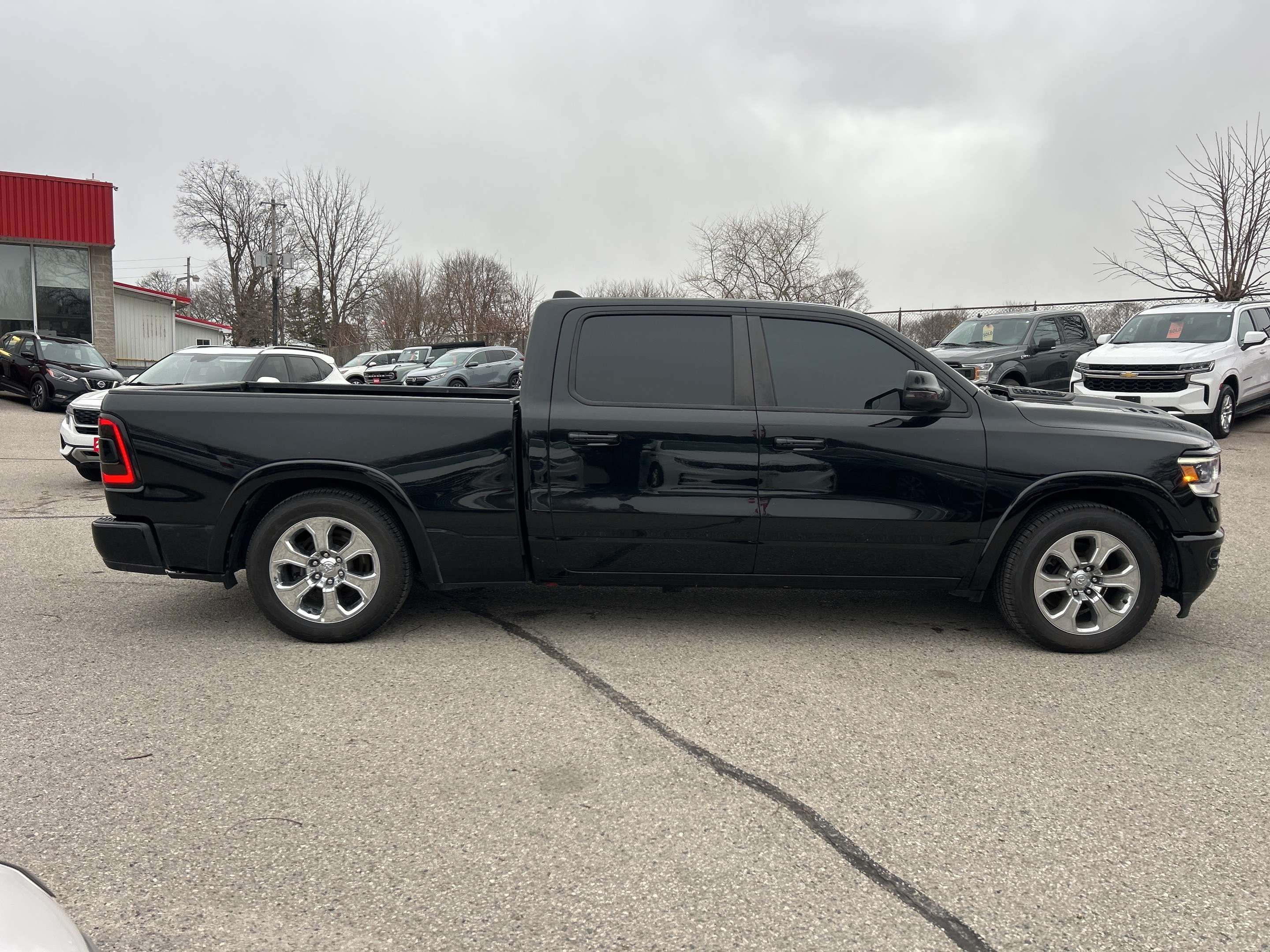 2019 RAM 1500 LARAMIE, LEATHER, PANORAMIC ROOF, REMOTE START! — снимка 1