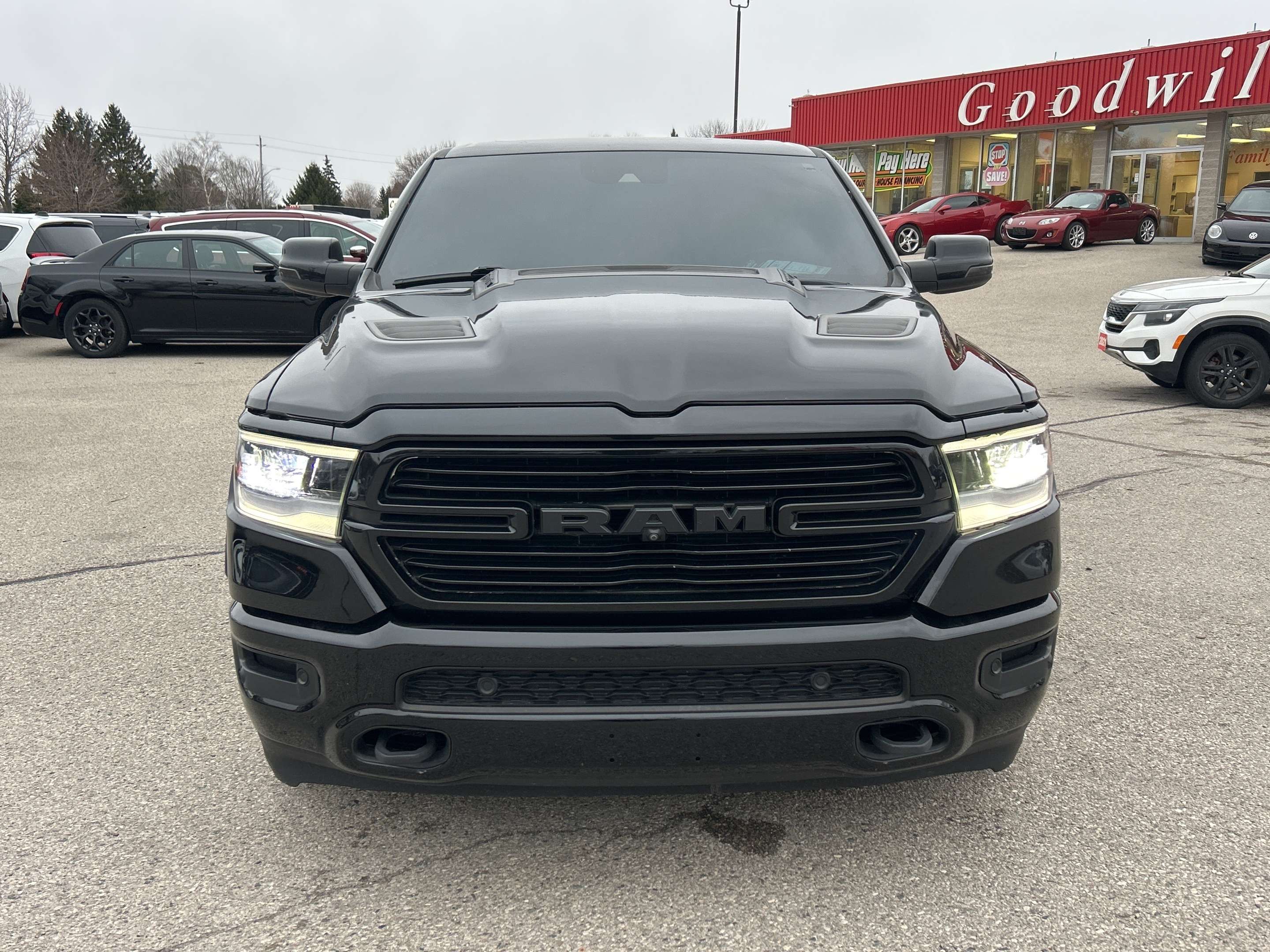 2019 RAM 1500 LARAMIE, LEATHER, PANORAMIC ROOF, REMOTE START! — снимка 1