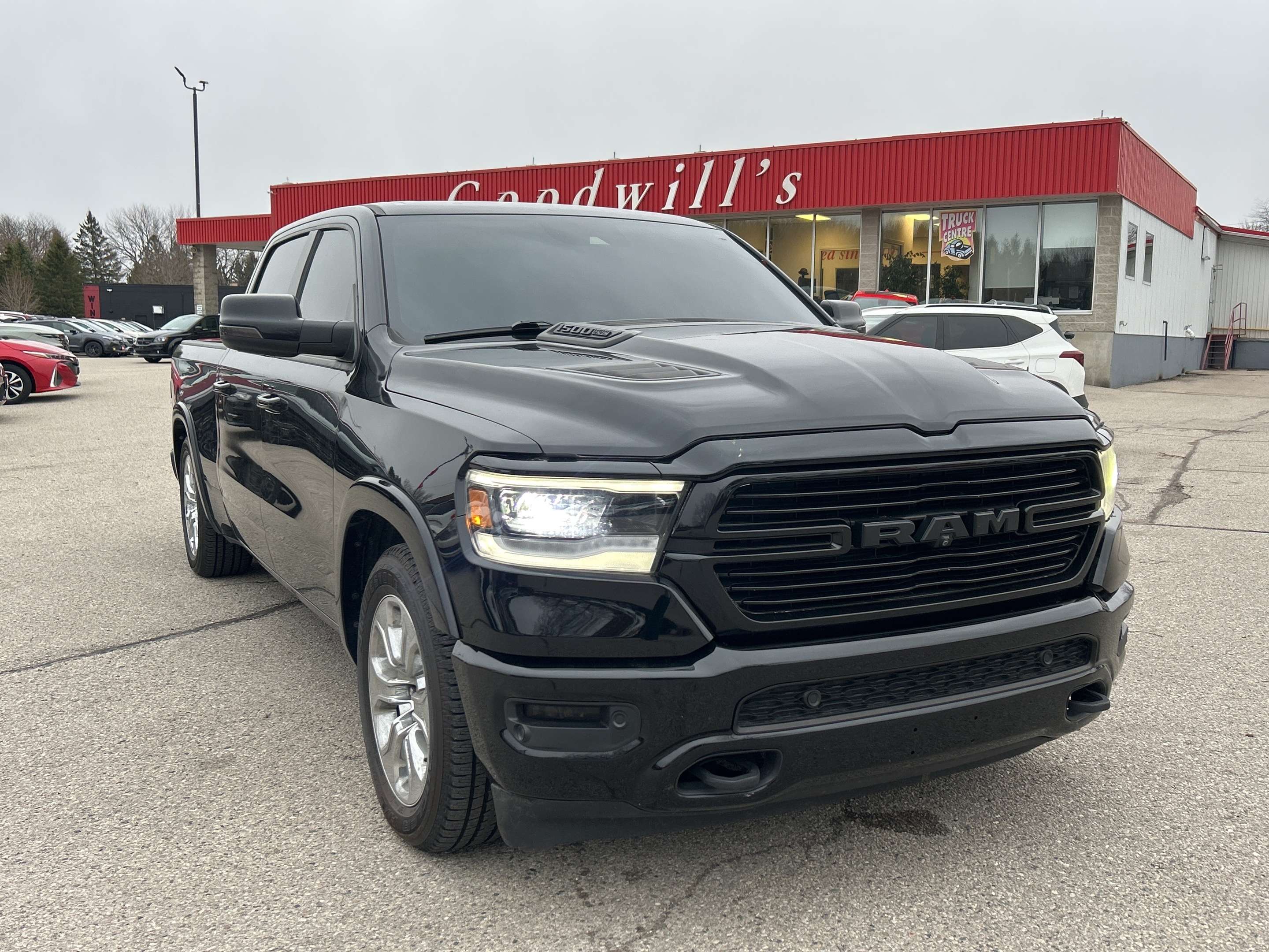 2019 RAM 1500 LARAMIE, LEATHER, PANORAMIC ROOF, REMOTE START! — снимка 1