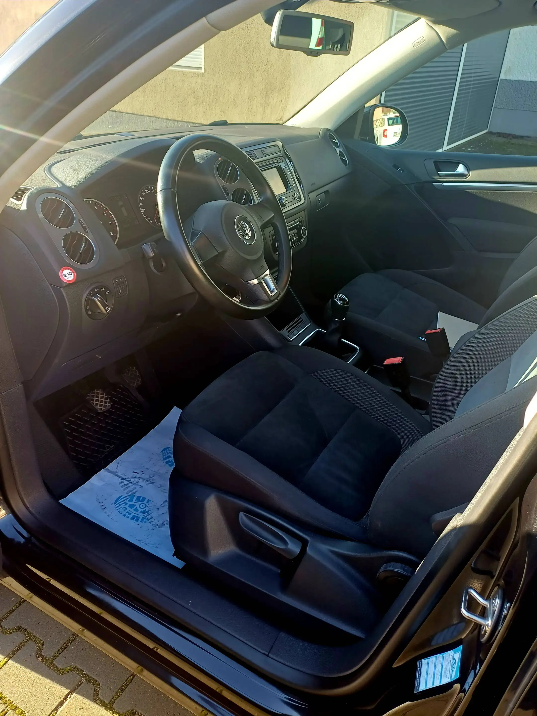 Volkswagen Tiguan Tiguan 1.4 TSI BMT *Klimaautomatik*Sitzheizung*AHZV* — photo 8