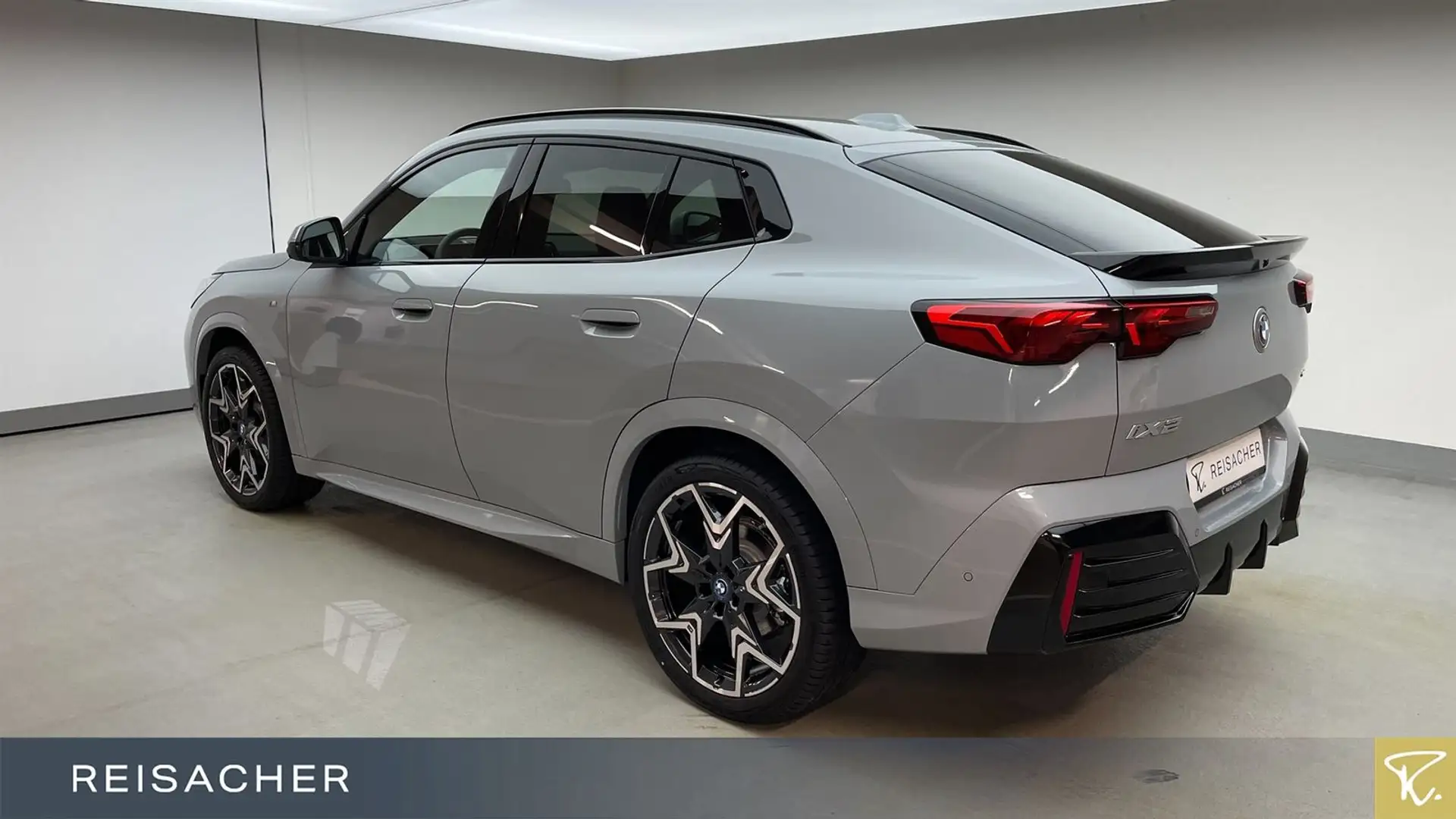 BMW X2 iX2 A xDrive30 M-Sport,DA+,Autom Grau - 2