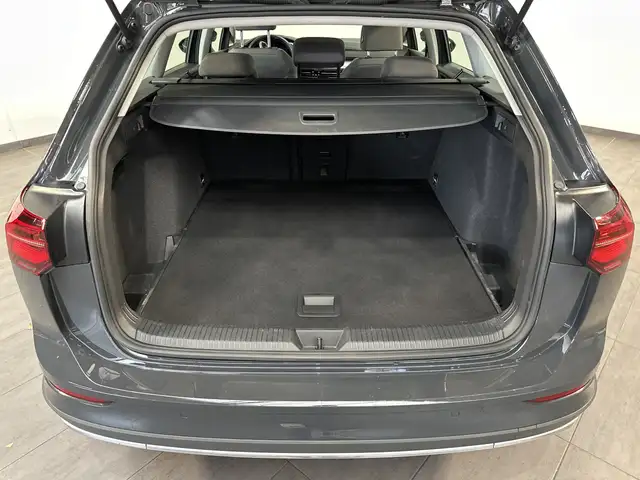 Volkswagen Golf view 6
