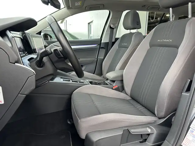 Volkswagen Golf view 8