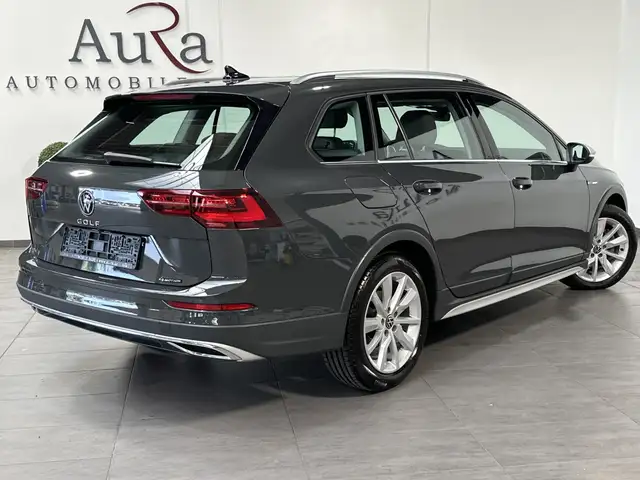 Volkswagen Golf view 4