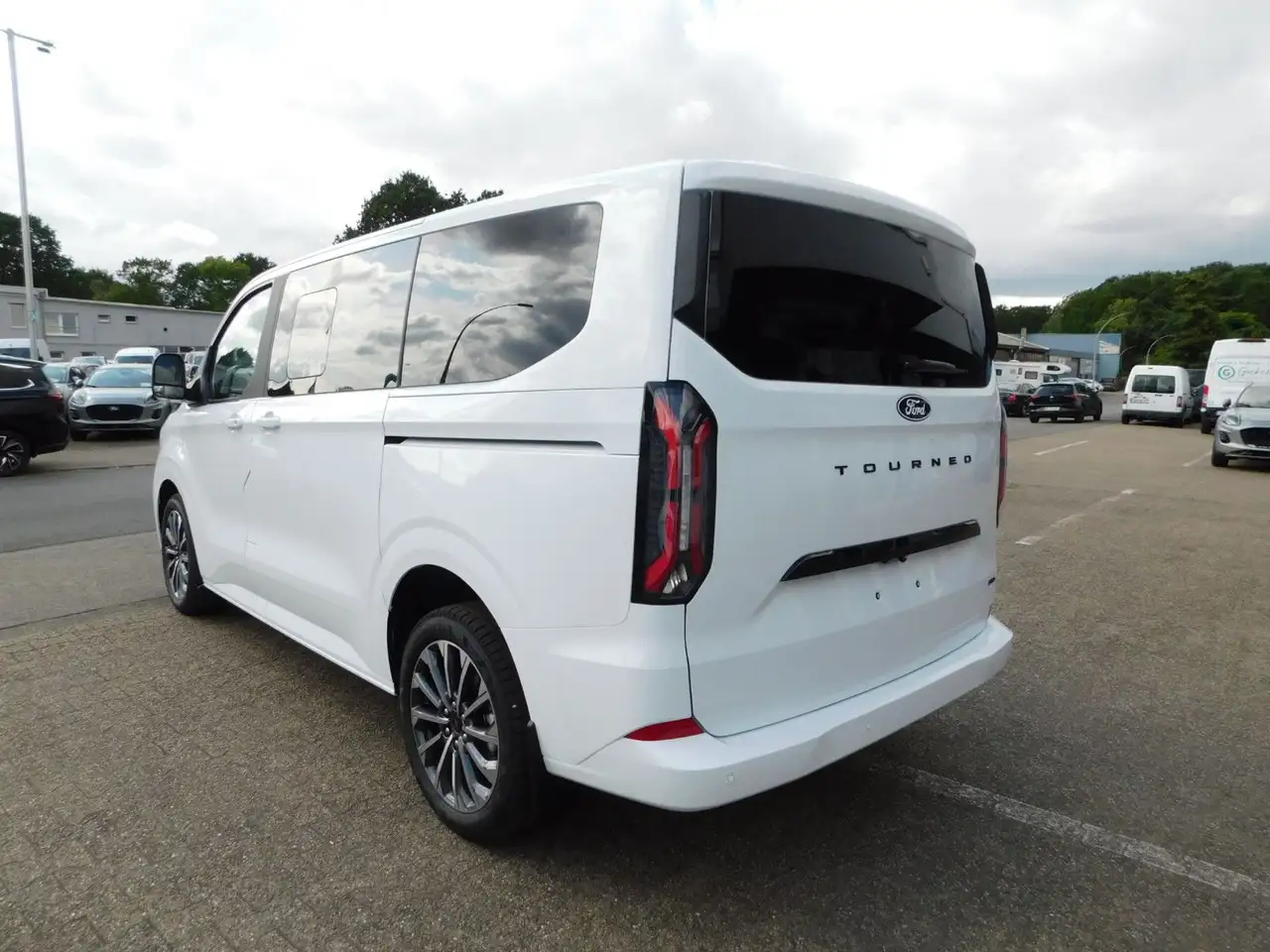 Ford Tourneo Custom 2026 — фото 9