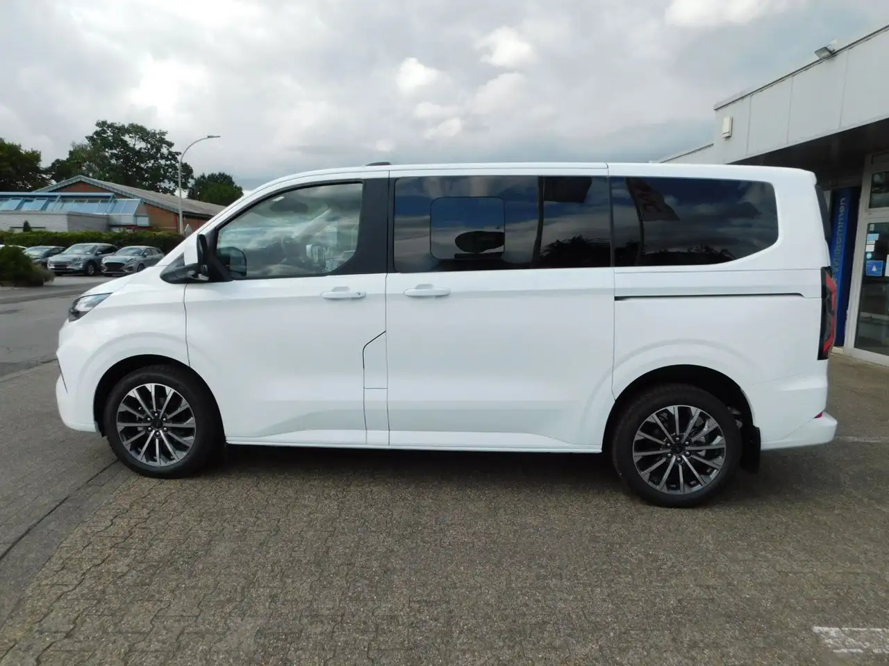 Ford Tourneo Custom 2026 — фото 10