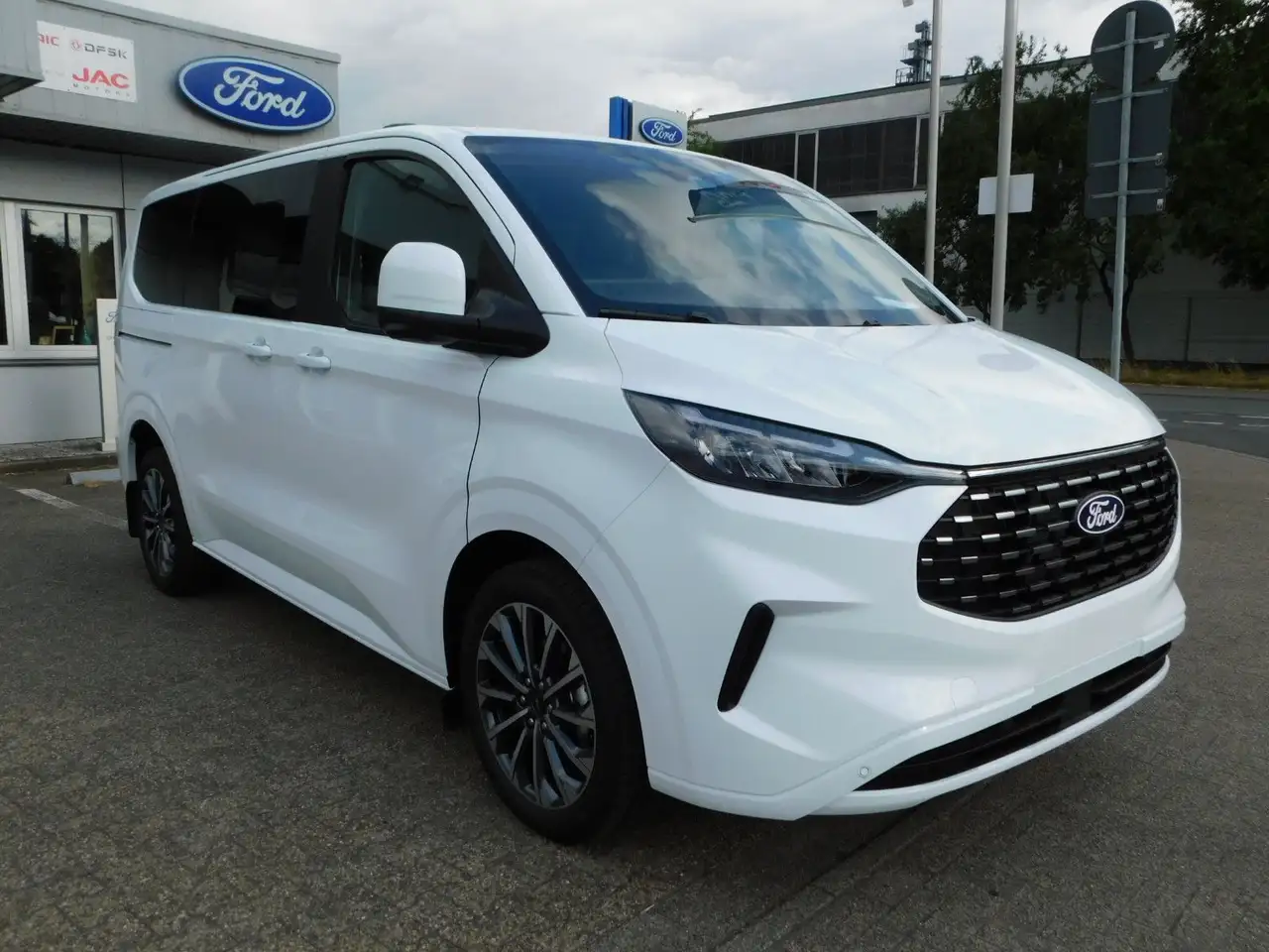 Ford Tourneo Custom 2026 — фото 13