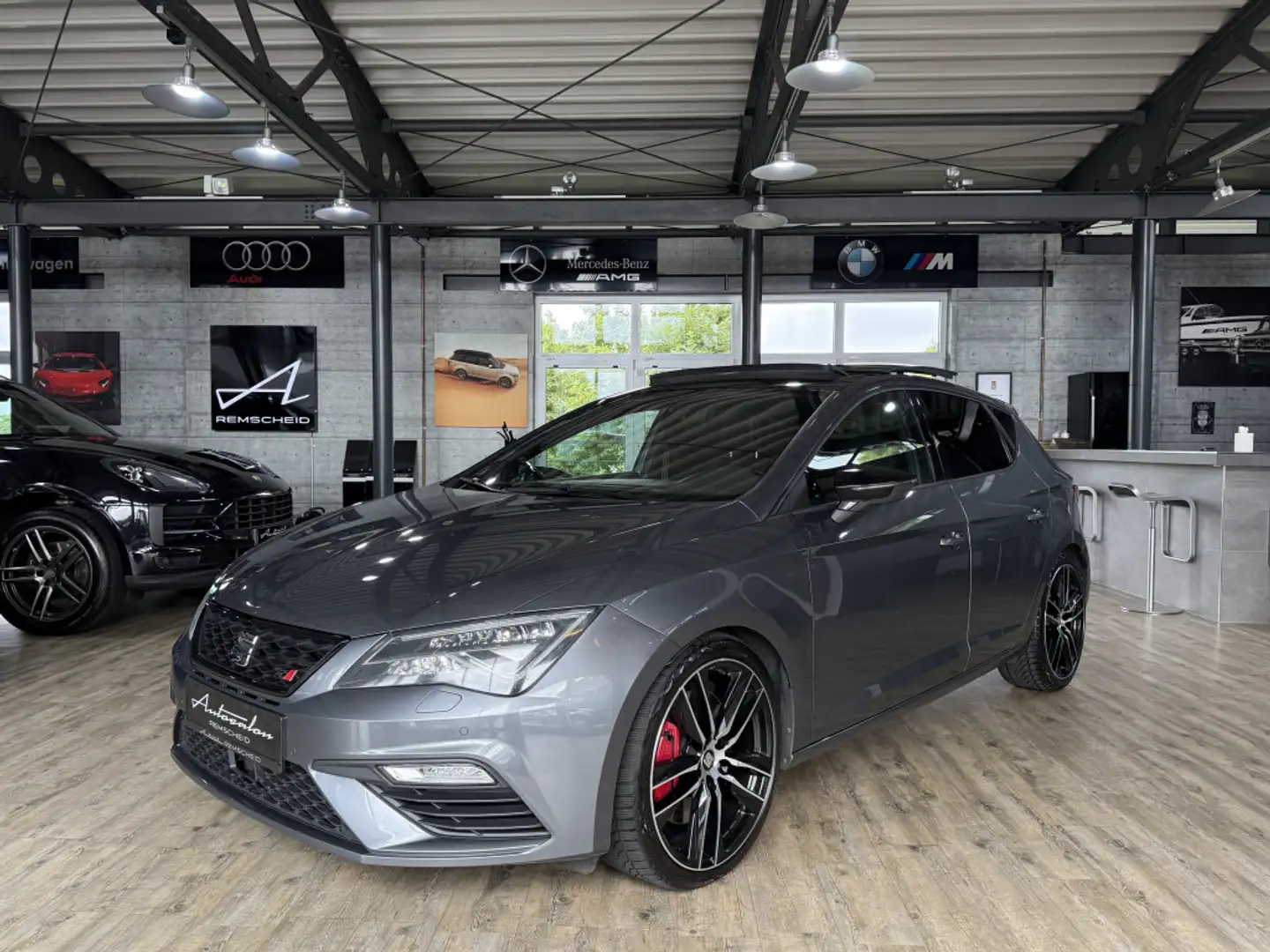 SEAT Leon Cupra 300 DSG*PANO*LED*NAVI*KAMERA* Grau - 1