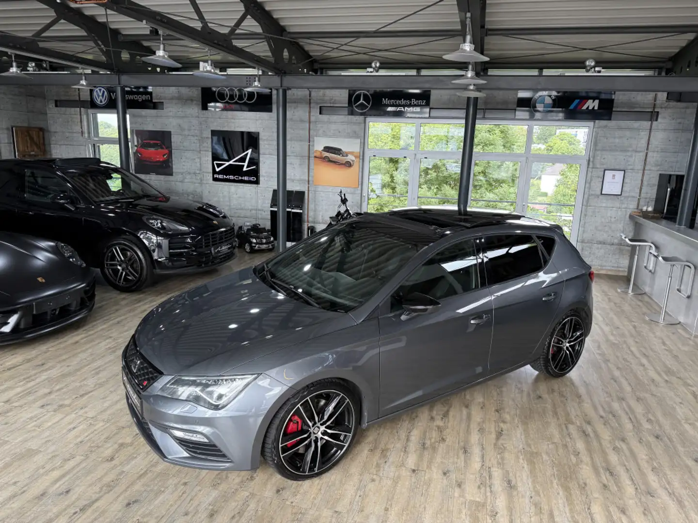 SEAT Leon Cupra 300 DSG*PANO*LED*NAVI*KAMERA* Grau - 2