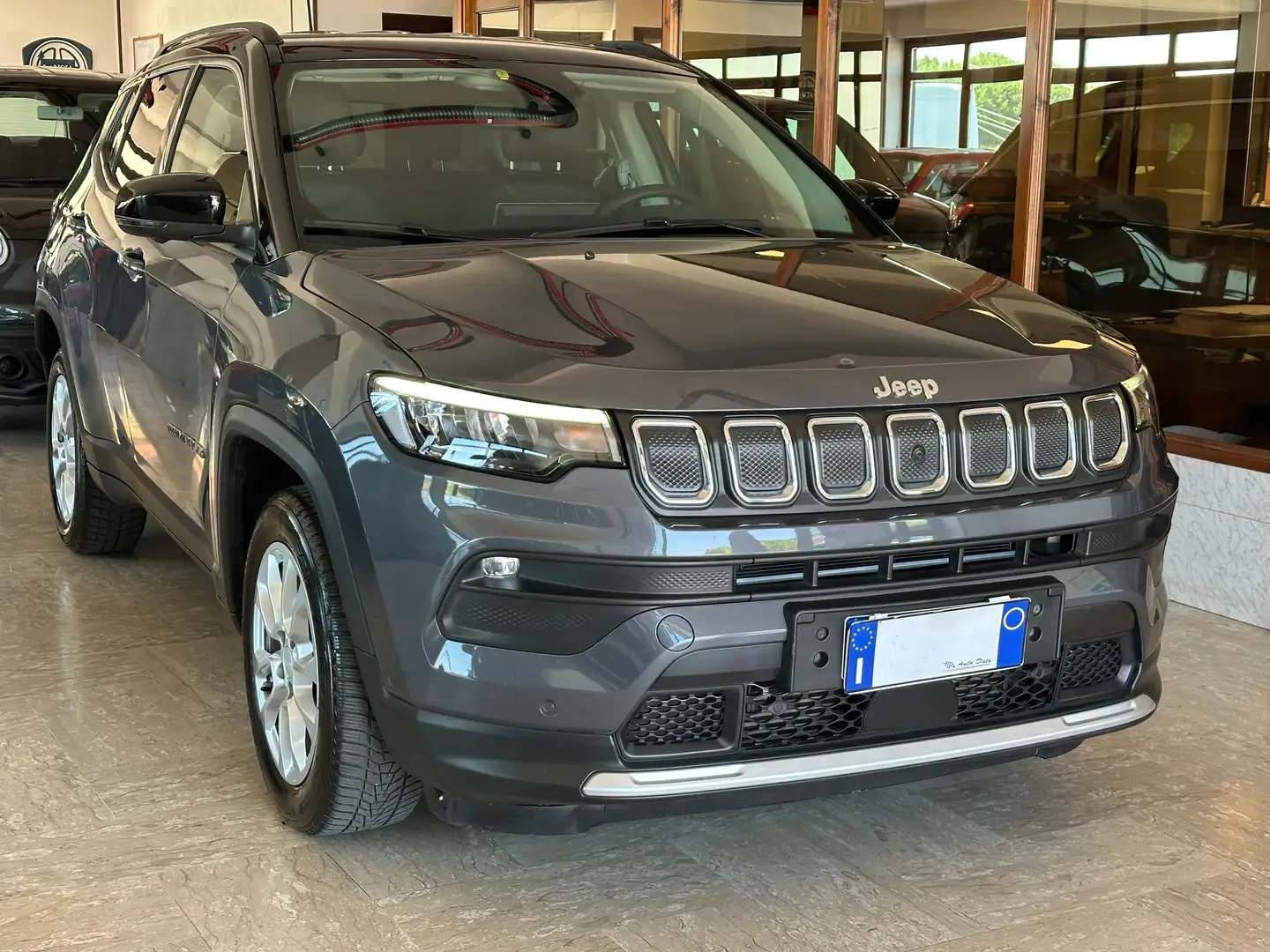 Jeep Compass 2WD 1.6 M.JET 130 cv. LIMITED (Doppio colore) Grijs - 2