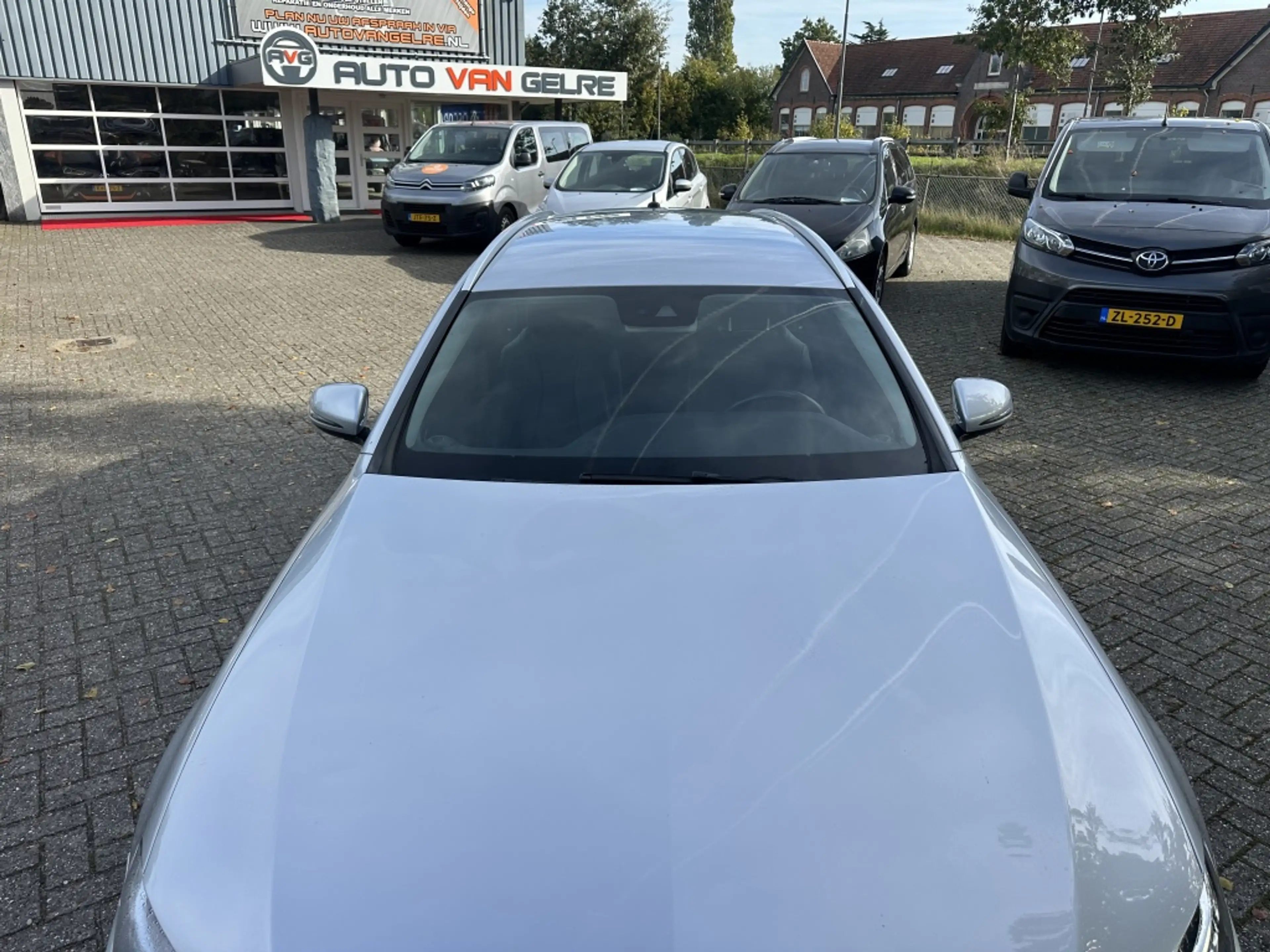 Mercedes-Benz E 220 Estate d Premium Plus — photo 11