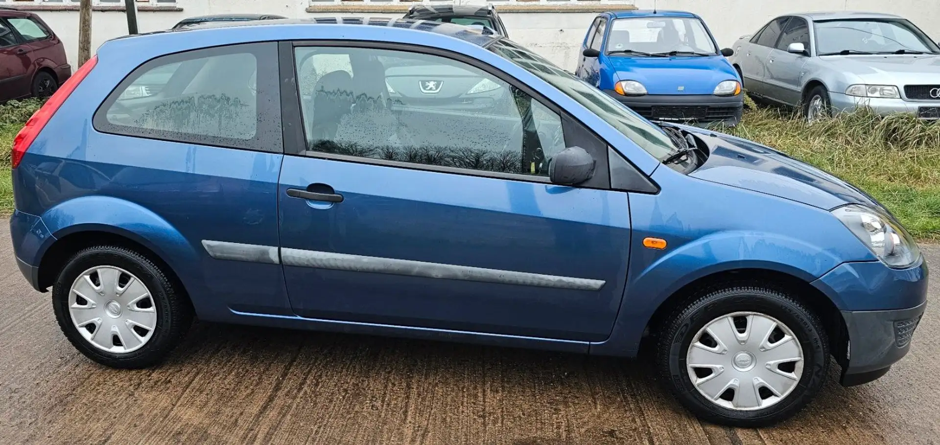 Ford Fiesta Blau - 2