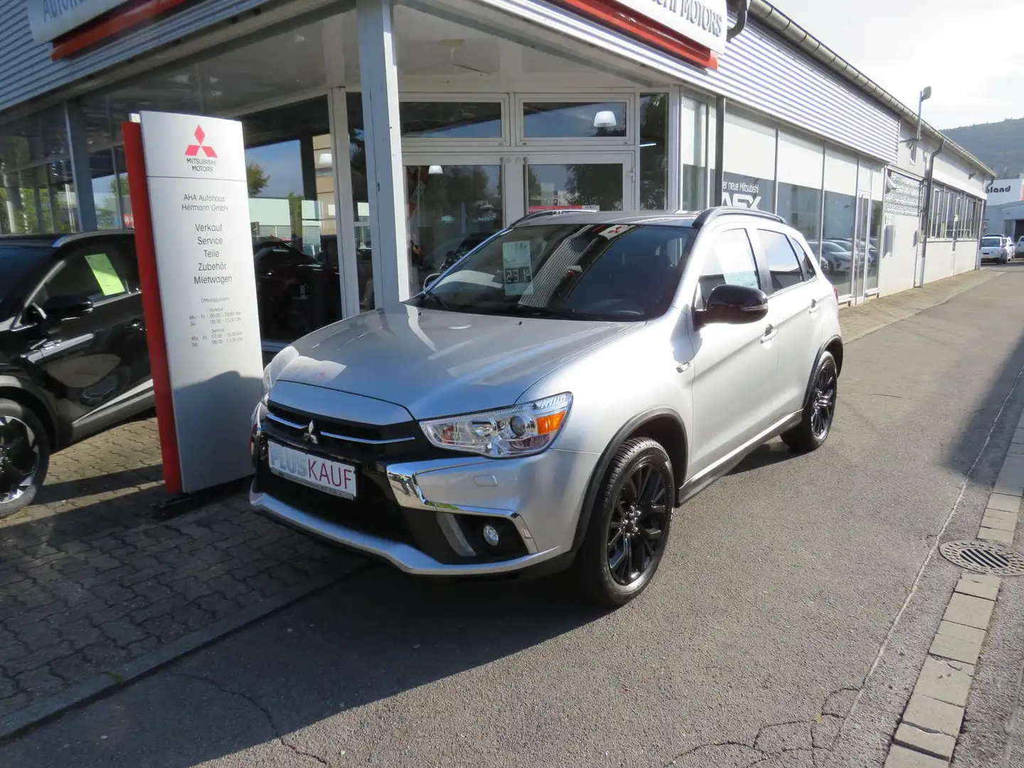 Mitsubishi ASX Active+ 2WD 1.6  mit Anhängerkupplung Silber - 1