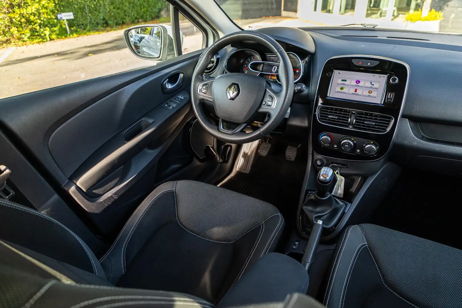 Renault Clio Estate 0.9 TCe Zen NL Auto I NAP I Parkeersensoren Weiß - 2