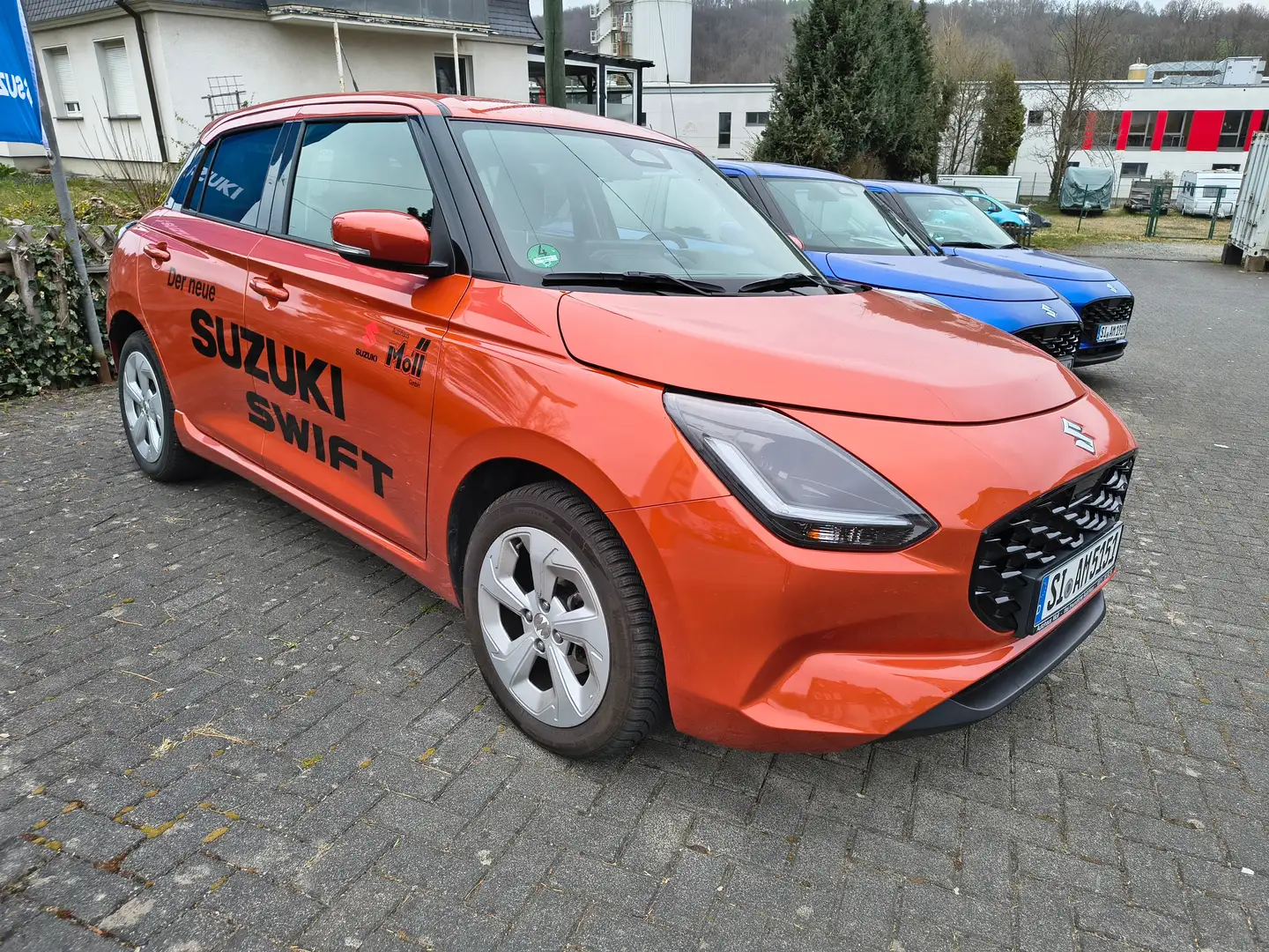 Suzuki Swift 1.2 Hybrid MT Comfort+ Orange - 1