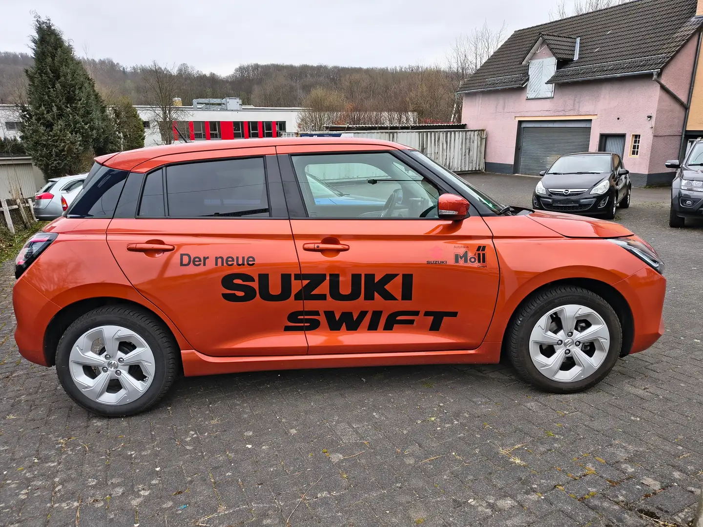 Suzuki Swift 1.2 Hybrid MT Comfort+ Orange - 2