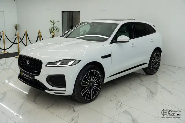 Jaguar F-Pace view 3