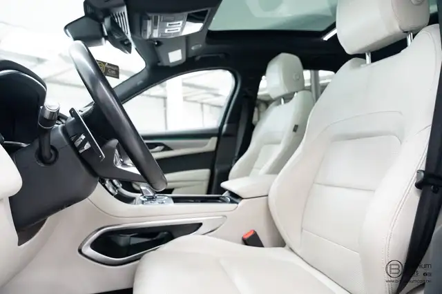 Jaguar F-Pace view 10