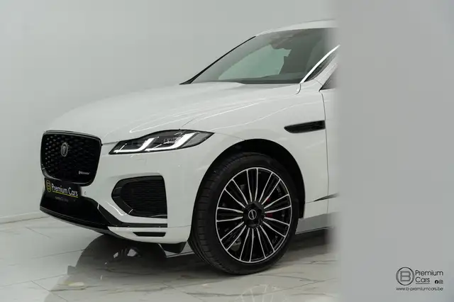 Jaguar F-Pace view 12