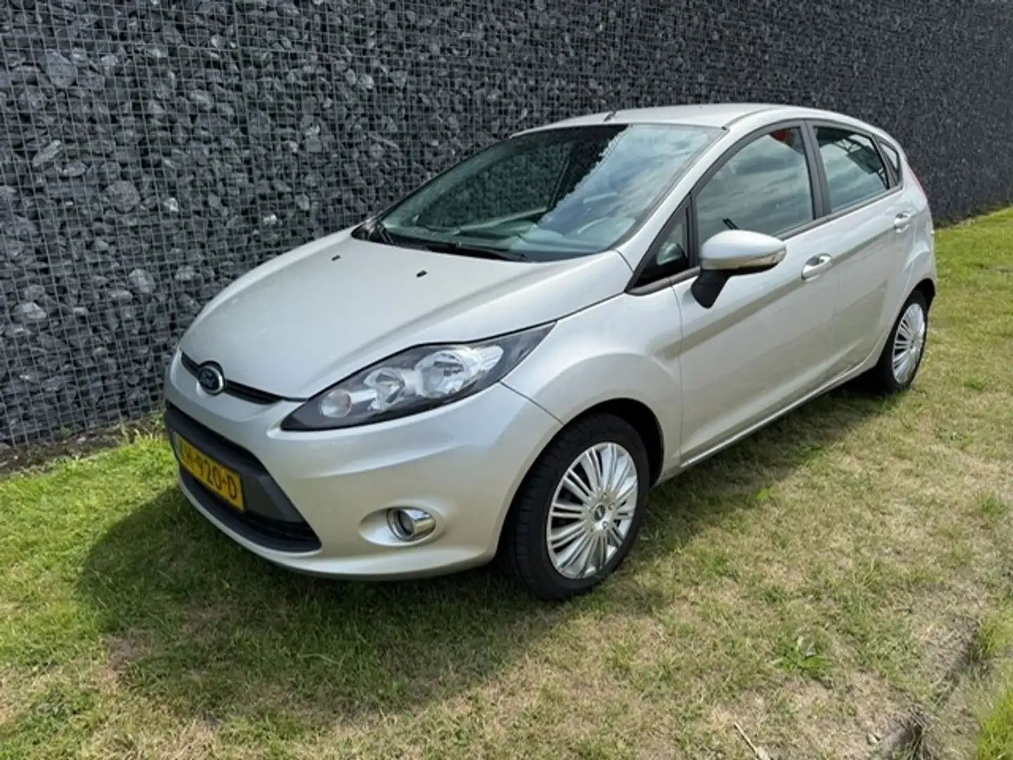 Ford Fiesta 1.25 Titanium Airco/Trekhaak Gri - 1