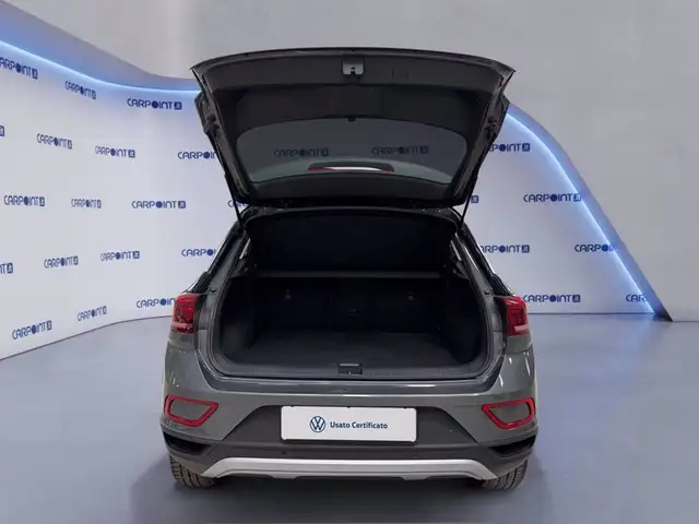 Volkswagen T-Roc view 18