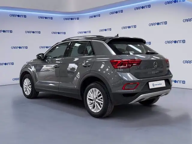 Volkswagen T-Roc view 4