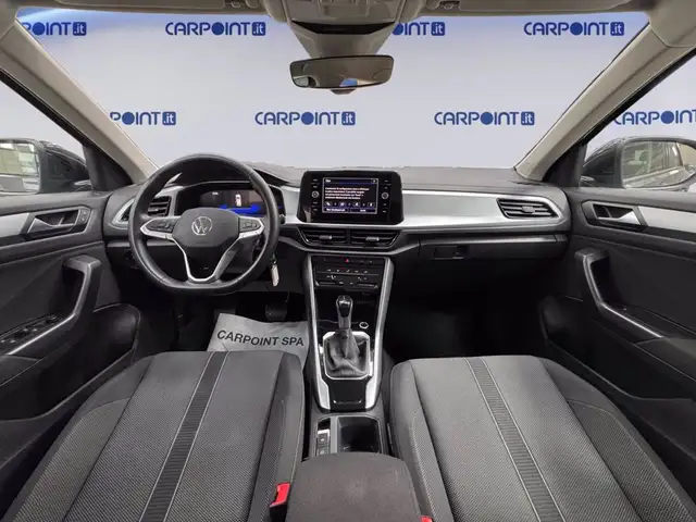 Volkswagen T-Roc view 11