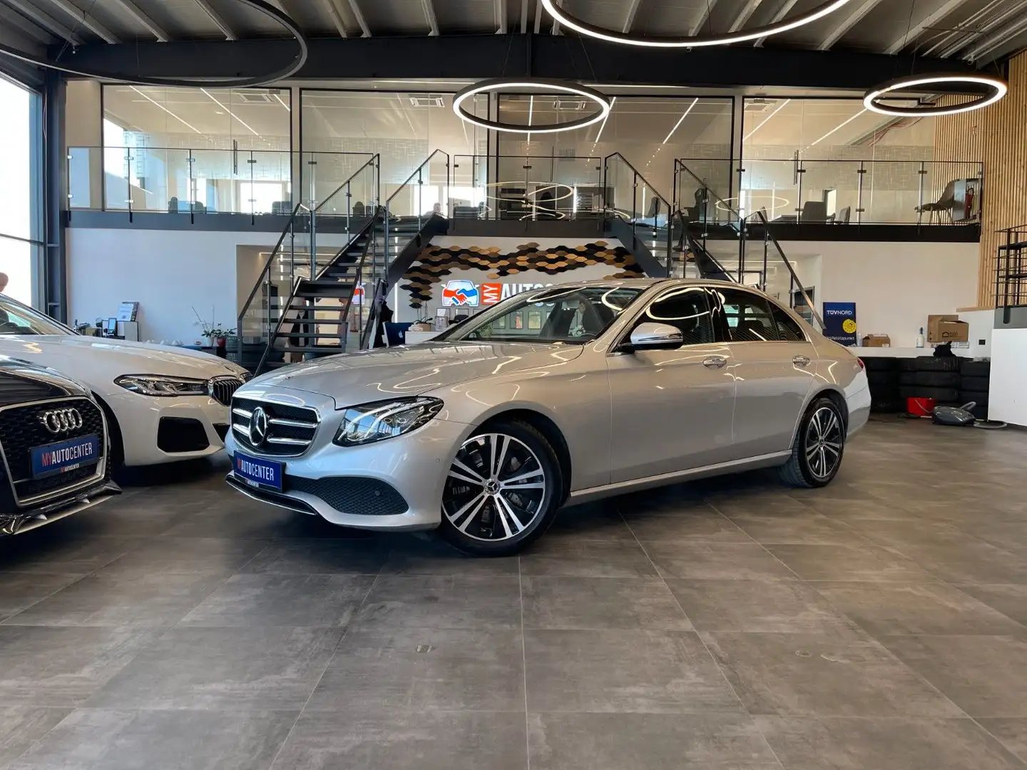 Mercedes-Benz E 350 d  *19%MwSt*ACC*AHK*LED*NAVI*WIDESCREEN* Silber - 1
