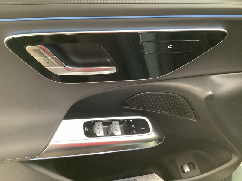 Mercedes-Benz E 220 d 4MATIC T-Modell AMG+NIGHT+19"+KEYLESS-GO — photo 7