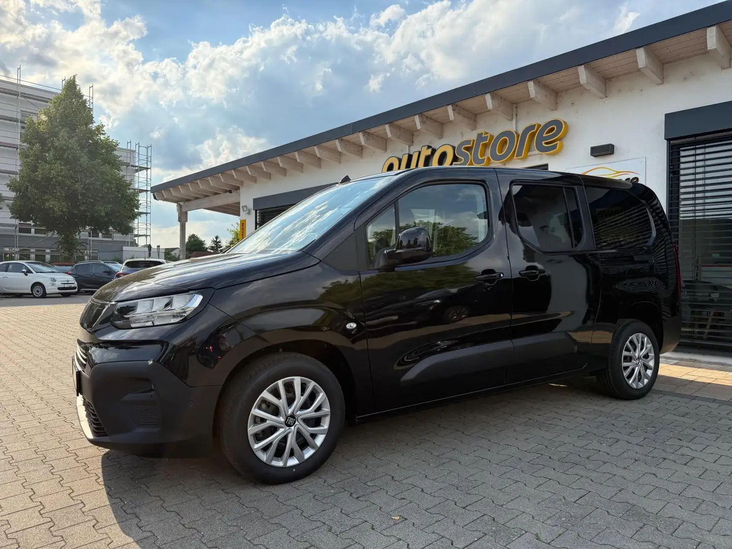 Fiat Doblo Maxi 1.5 D Automatik *7-Sitzer, Navi, LED 96 kW... Zwart - 1