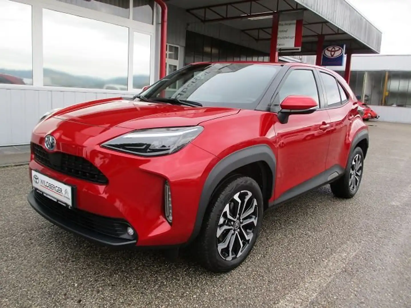 Toyota Yaris Cross 1,5 HSD Active Drive WINTERPAKET !!! NEUWERTIG !!! Rot - 1