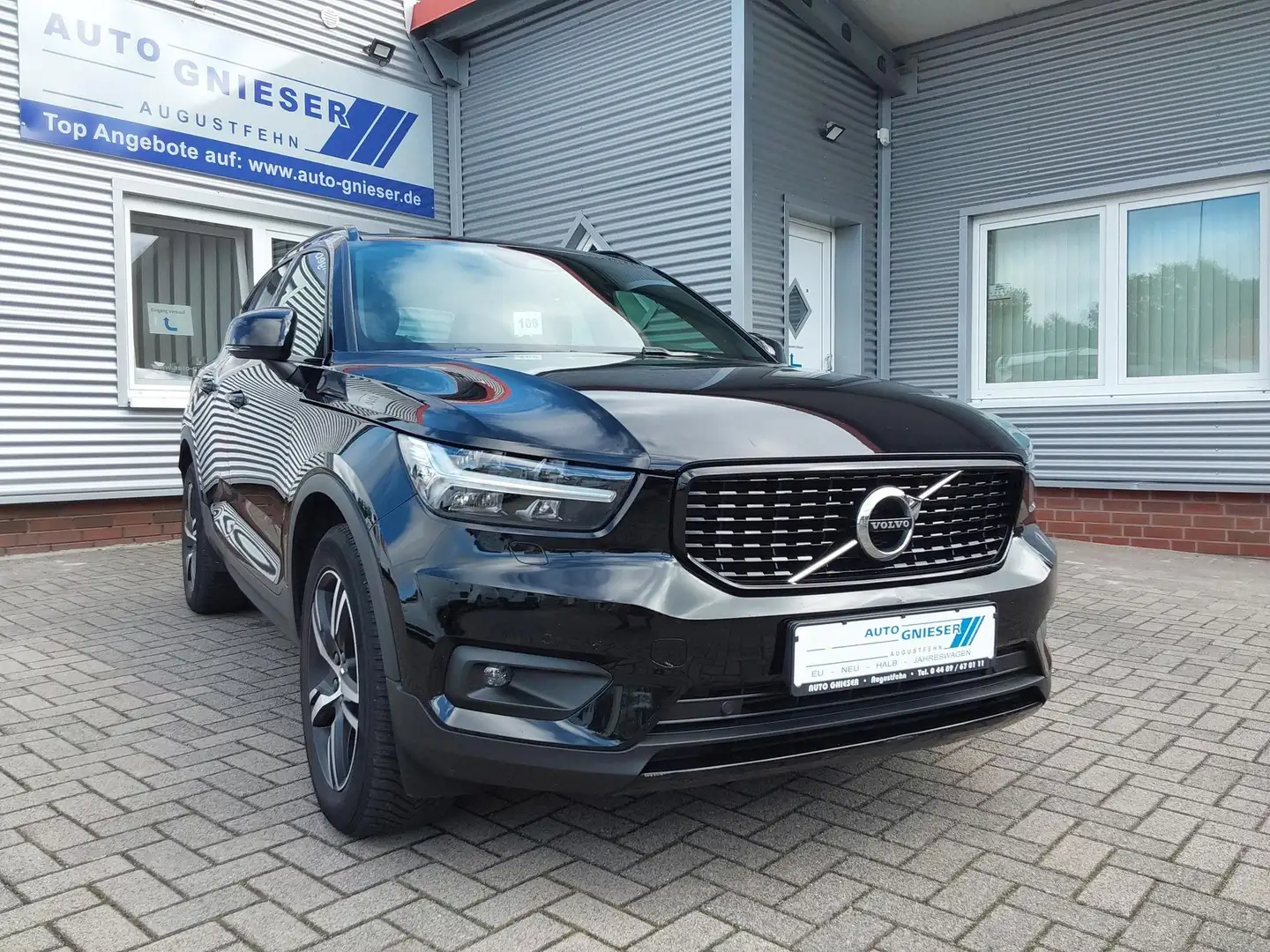Volvo XC40 T3 2WD R-Design AHK/ACC/SHZ/NAV/PDC/KAM 120 kW ... Zwart - 1